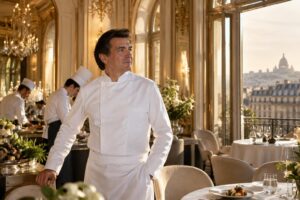 fort de ses 18 étoiles michelin, yannick alléno investit un lieu emblématique de paris et dévoile les ambitions de ce nouveau projet.